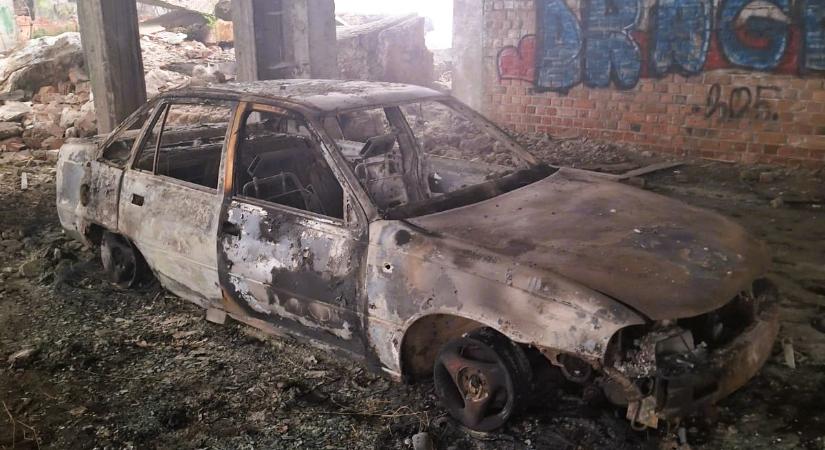 Gyerekek okozták a kovásznai tűzvészt, amelyben autó és szénabálák égtek el