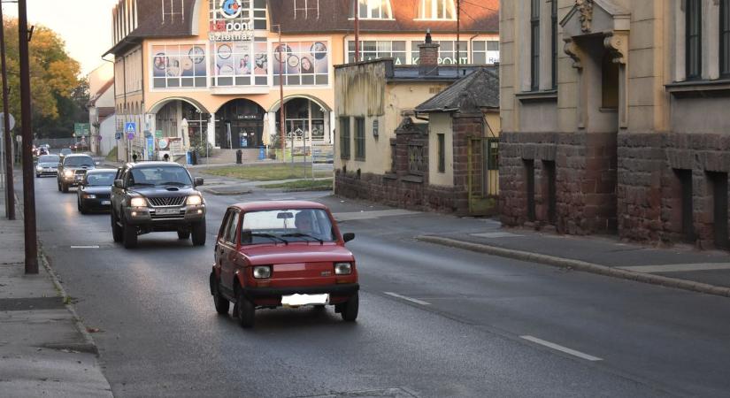 Olyan autót pillantottunk meg a zalai városban, amiből kevés van az utakon