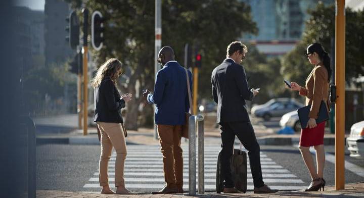 Döntött a kormány: extrém sebességkorlátozást vezetnek be a járdán közlekedők számára