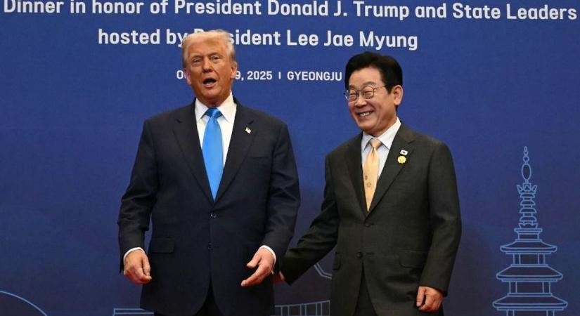 Fontos megállapodást jelentett be Trump: lezárta a vámháborút ázsiai szövetségesével – a két Koreát is kibékítené az elnök