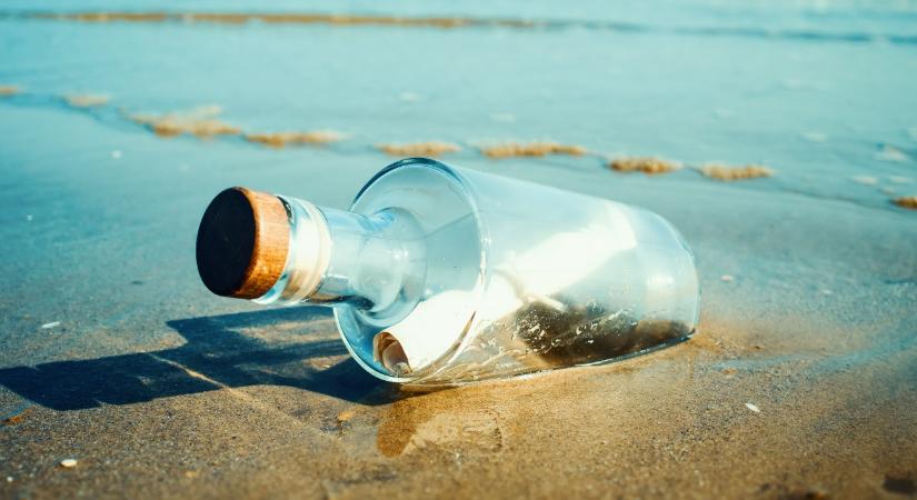 Teljes döbbenet: százéves üzenetet vetett partra a tenger