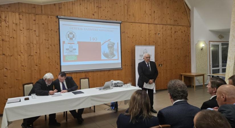 Dr. Latorcai János: Esterházy János közös példaképpé válhat a magyar, a lengyel és a szlovák nemzet számára