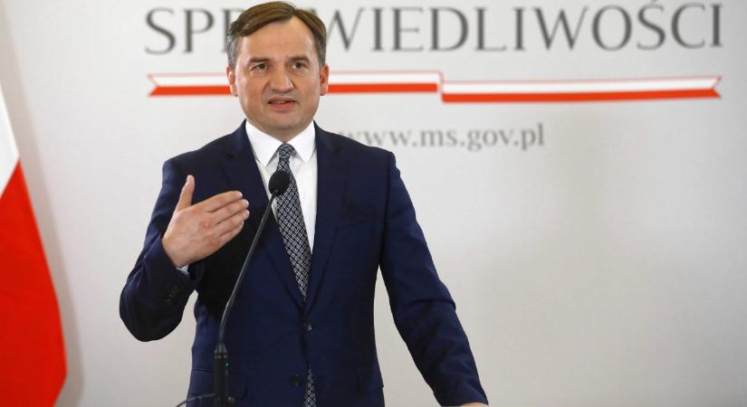 Hezitál Budapesten, hogy haza merjen-e menni a lengyel volt igazságügyi miniszter, börtön fenyegeti