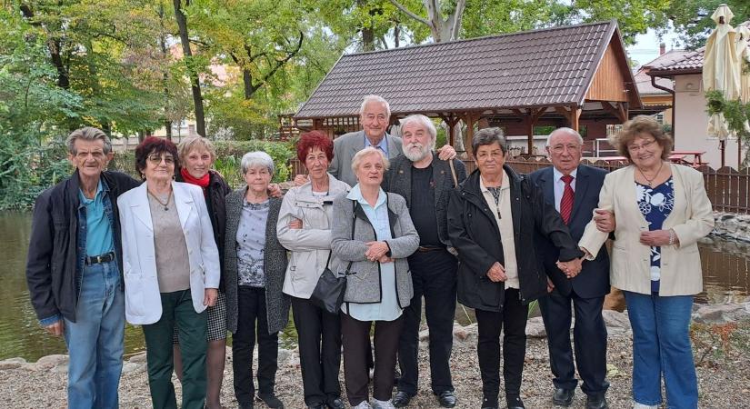 Időutazás Makón: hat évtized után újra együtt az osztály