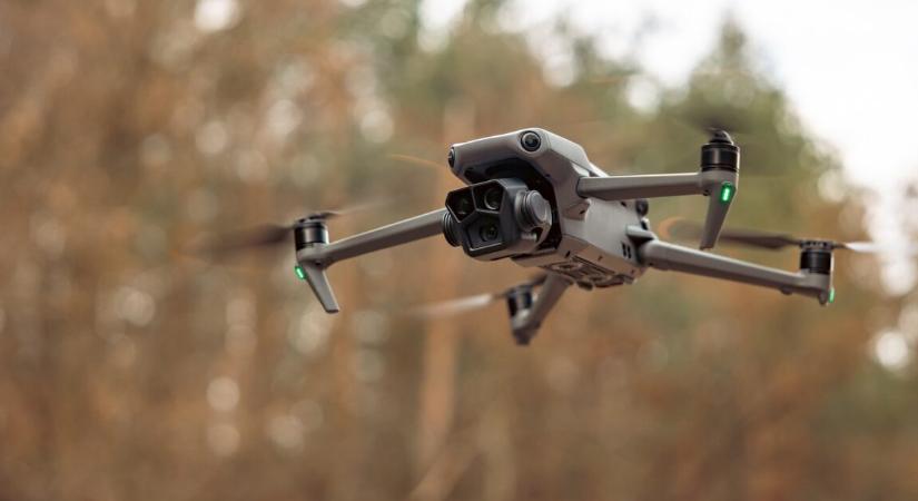 Drónok jelentek meg egy nagy katonai bázis felett , ami után súlyos bejelentés érkezett