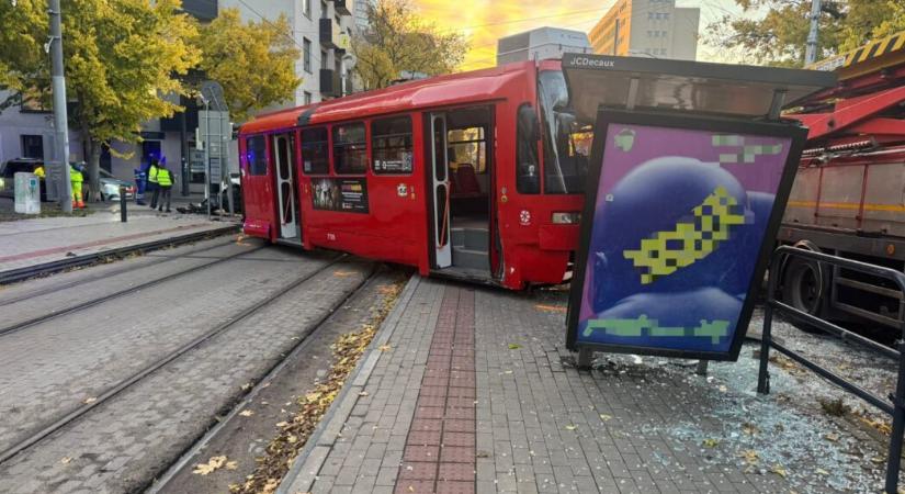 Villamos ütközött autóval Pozsony belvárosában