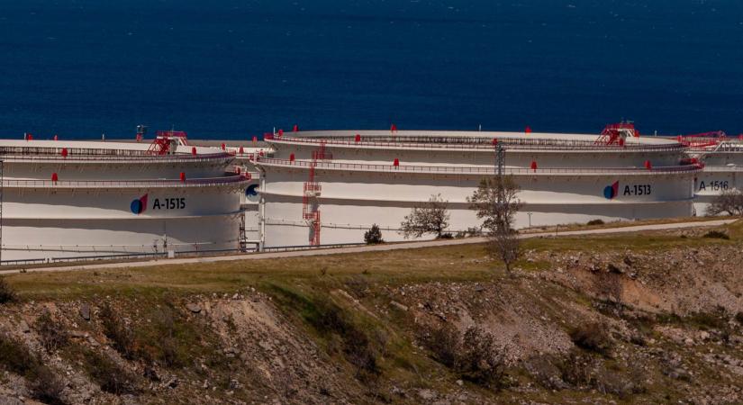 Tagadja a vádat a Janaf, keményen nekimentek a Molnak