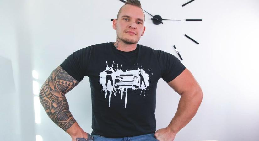 „Te kirakati bohóc” – nevetség tárgyává vált a hétvégén történtek miatt Ádám Security