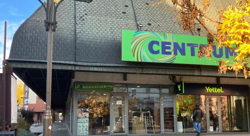 Bezár sokak kedvenc üzlete a miskolci belvárosban – fotókkal