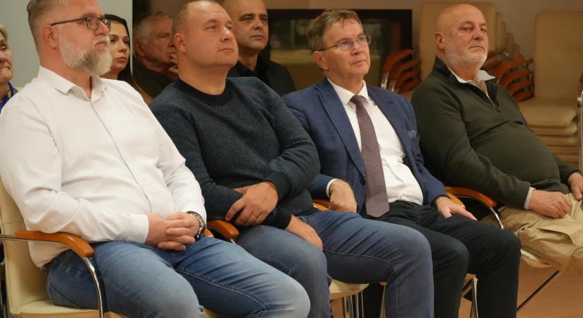 Haknipolitikus 2.0 – Dr. Pajtok Gábor Facebook-univerzuma 2025-ben