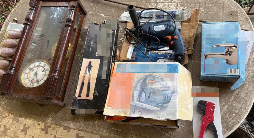 Zsákba gyömöszölt szárnyasok és egy falióra buktatta le a mezőberényi tolvajokat