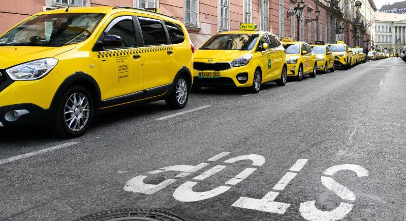 Háromnapos taxis blokád indult Budapesten – nem kaptak szót a Közgyűlésen