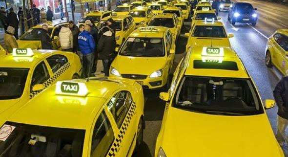 Tüntettek a budapesti taxisok