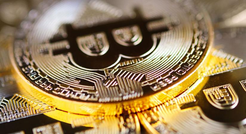 Leomlik a fal? A Bitcoin-árfolyam óriási kitörés előtt állhat!