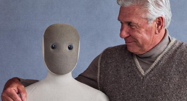 Előrendelhető a háztartási robot, aminek a szemén keresztül egy emberi operátor kémleli a lakásod