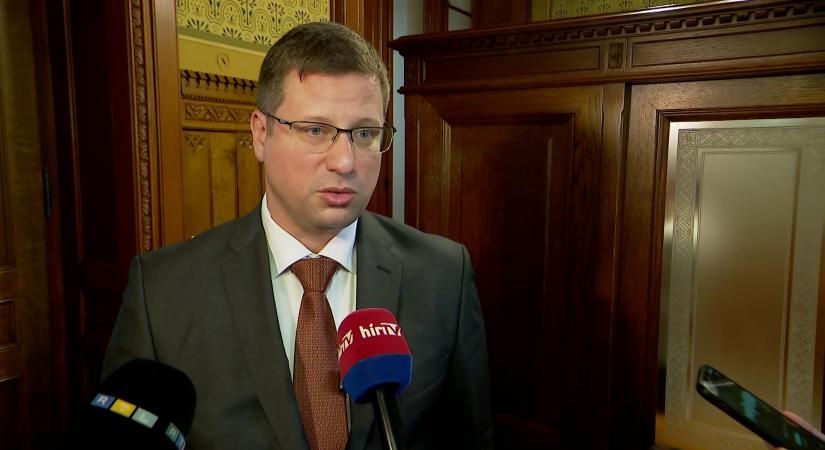 Gulyás Gergely kiakadt: minden határt túllépett Pintér Béla új előadása  videó