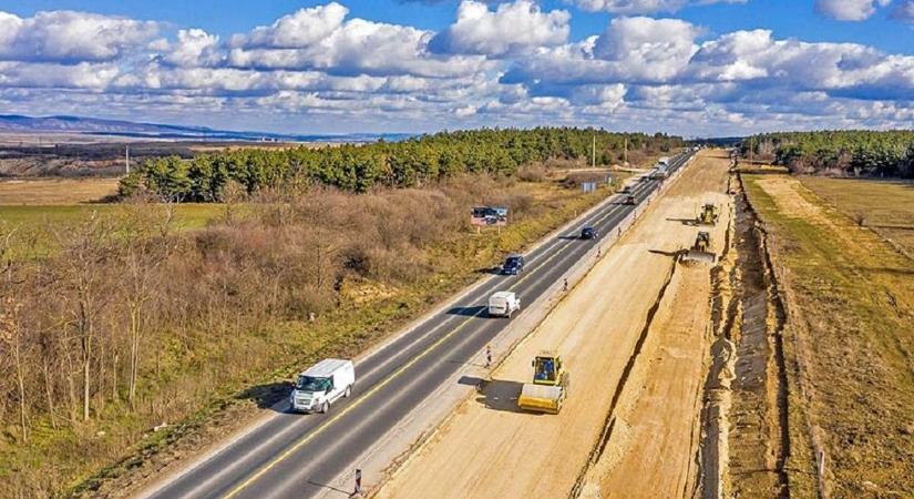 Új szakaszba lépett a 8-as főút négysávosítása: Ajkánál csomópont épülhet