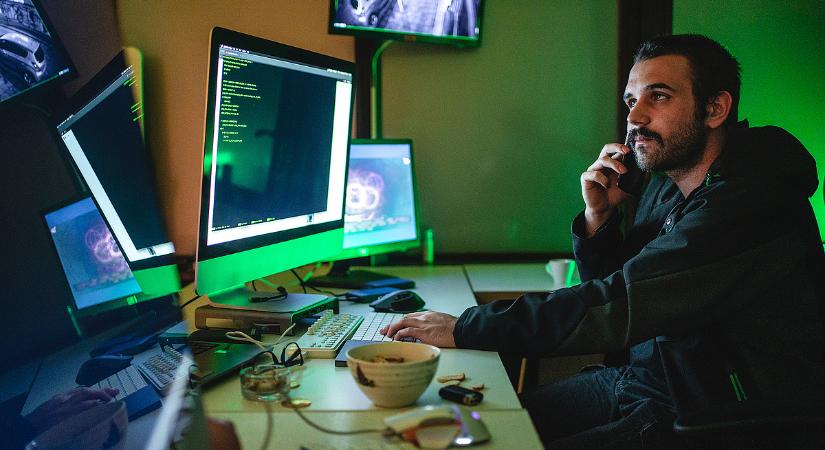 Megfigyelné a sajtót a titkosszolgálat, már dolgoznak a módszertanon