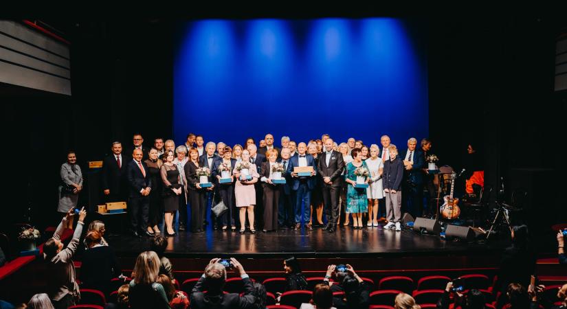 A Nagyszombat Megyei Önkormányzat idén is díjazta a kivételes személyiségeket és egyesületeket