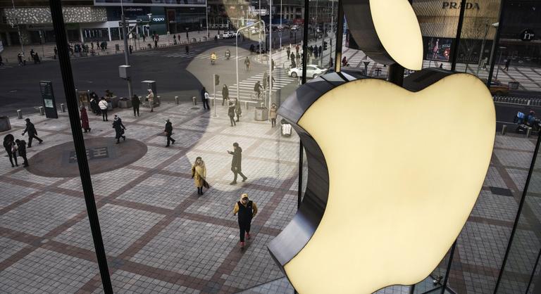Csúcsmagasságba emelkedett az Apple, a cég értéke elérte a 4000 milliárdot