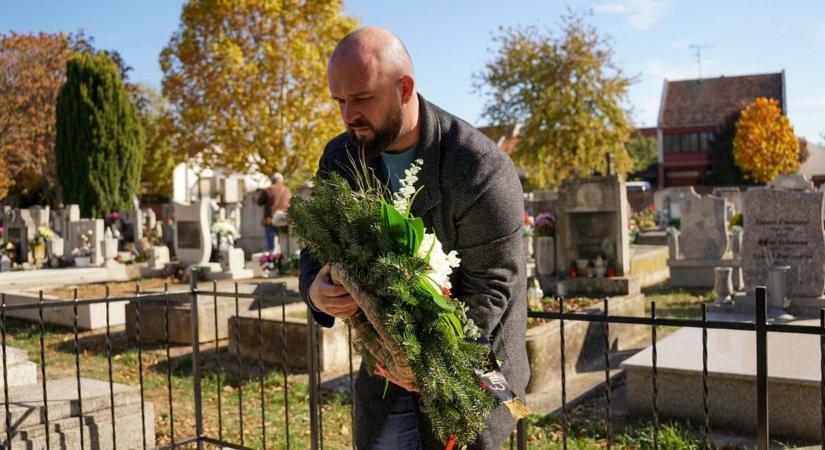 Koszorúval tisztelgett Kocsis Lajos emléke előtt Ruzsa Roland