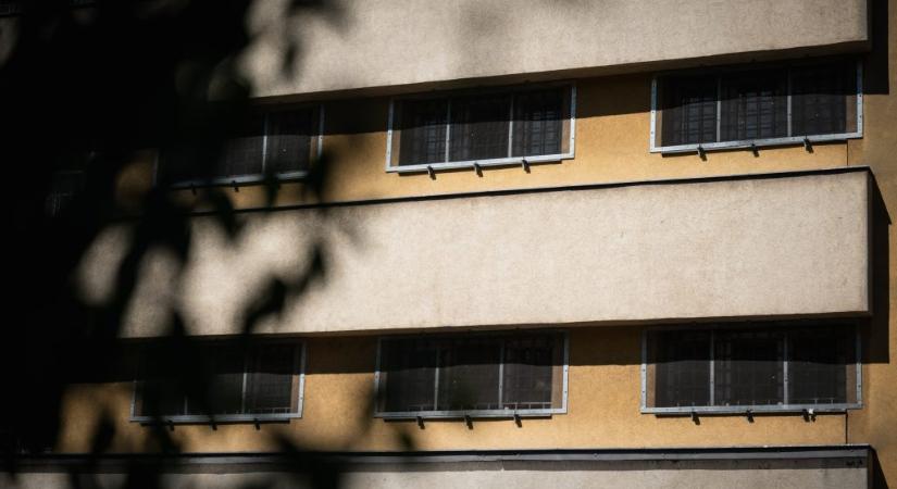 „Orális szexre kényszerítették a gyerekeket” – Szőlő utcai dolgozókkal készített interjúkat Dobrev Klára