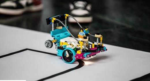 Ingyenes robotkészletekre pályázhatnak újra a hazai iskolák