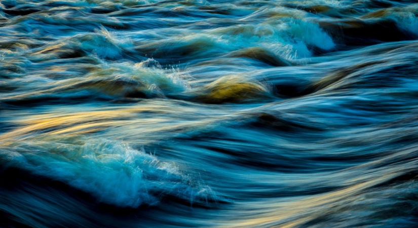 Nyugdíjas rendőr vetette magát a folyóba