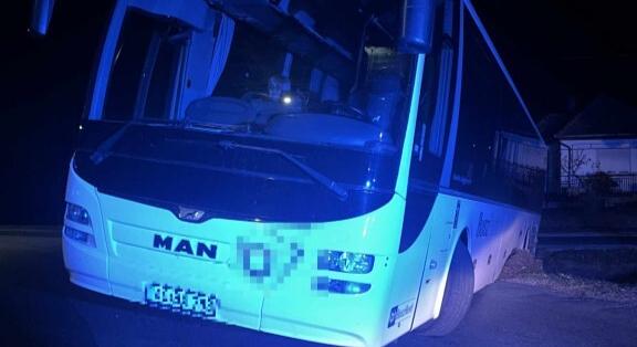 Árokba hajtott egy busz Böhönyén