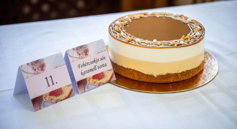 A Fehércsokis sóskaramell torta lett 2025-ben Békés Kedvenc Süteménye