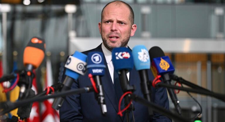 Belga védelmi miniszter: Ha Putyin megtámadná Brüsszelt, Moszkvát eltörölnénk a térképről