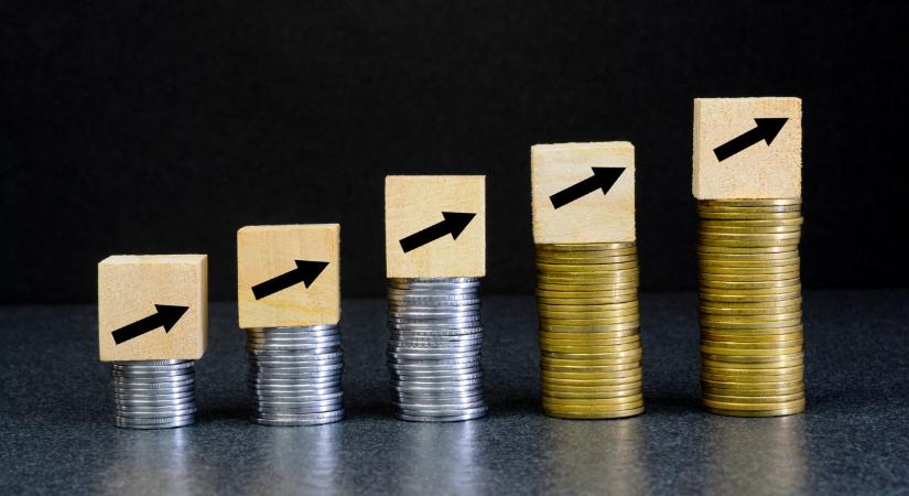 Navracsics Tibor: újabb béremelést kapnak a közszolgálatban dolgozók