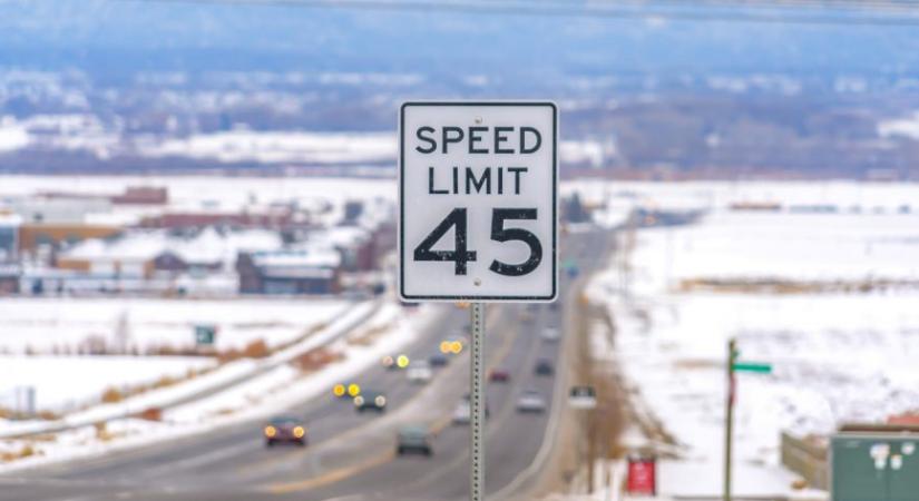 ADAS rendszerek és a forgalmi táblák felismerése? Avagy hogyan teszi biztonságosabbá a vezetést a táblafelismerő rendszer (RSR vagy TSR)