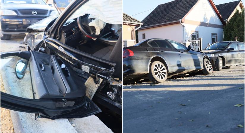 Friss fotók a helyszínről! Súlyosan megsérült egy nő az újfehértói balesetben!