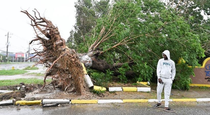 „Mint egy apokaliptikus film jelenetei” – katasztrofális pusztítást okozott a Melissa hurrikán Jamaicán