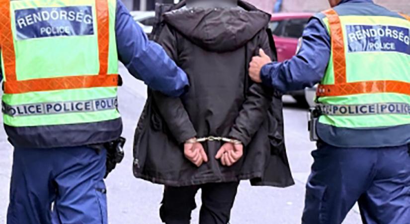 Halálra vert egy férfit két tinédzser egy hajdúnánási buszmegállóban