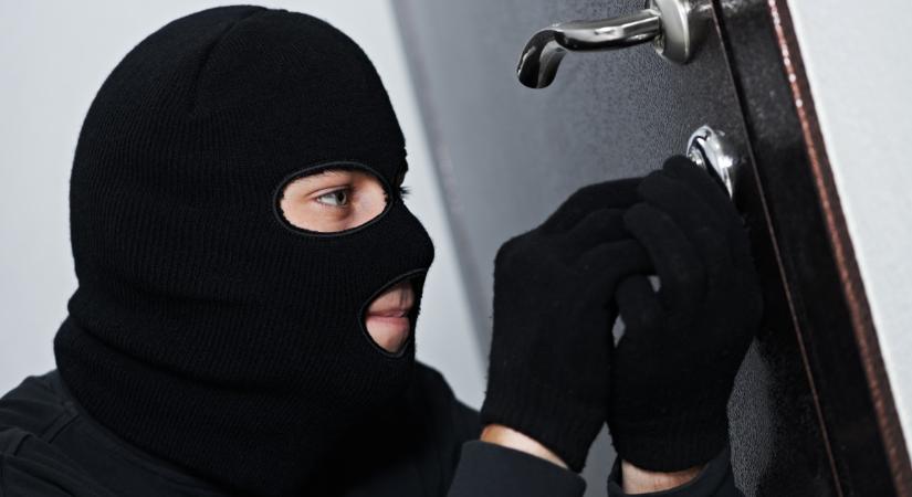 Így tudod elkerülni, hogy a halottak napi hétvégén betörjenek hozzád