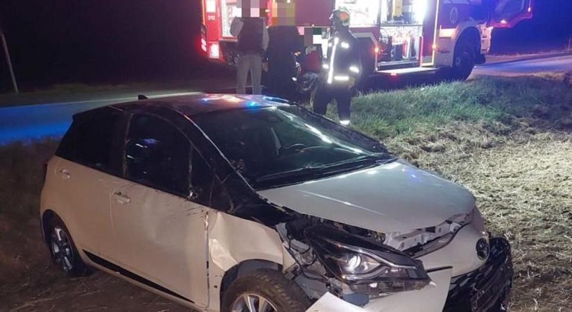 Árokba hajtott egy Toyota Őcsénynél, megsérült az utasa
