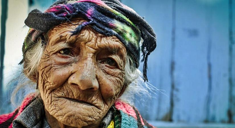 Több százezer 65 év feletti ember kerülhet bajba