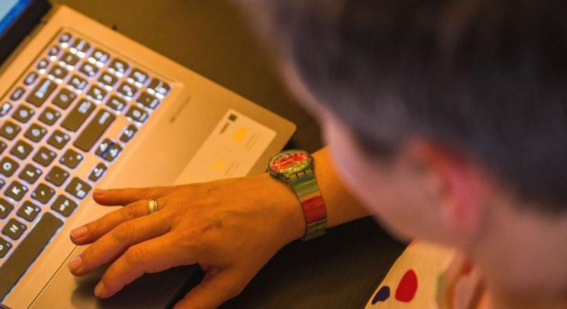 Instant ideggörcs! Engedett az átlátszó csábításnak, 8 milliónak integethet a borsodi nő