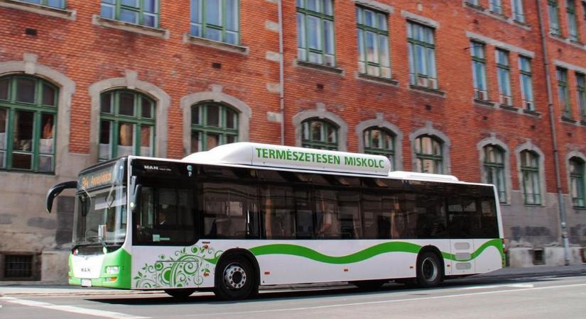 Mégsem lesz áthelyezve a Hősök tere megállóhely!