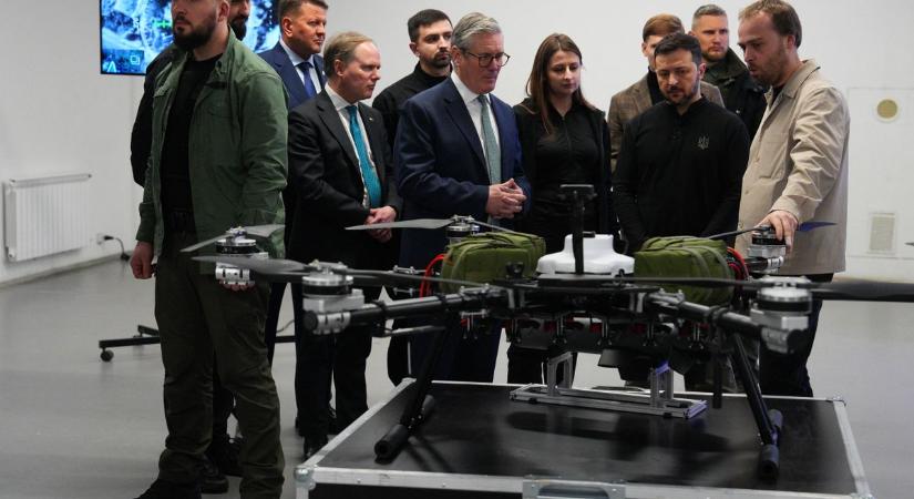 Háborús biznisz: Zelenszkij eddig hadianyagért könyörgött, most külföldre adná el a „felesleges fegyvereit”