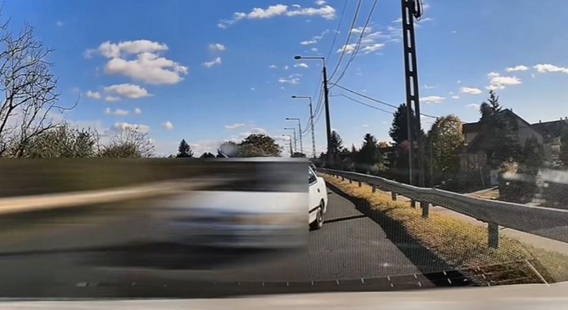 Úgy elbambult egy sofőr, hogy majdnem telibe kapta a szembejövő rendőrautót