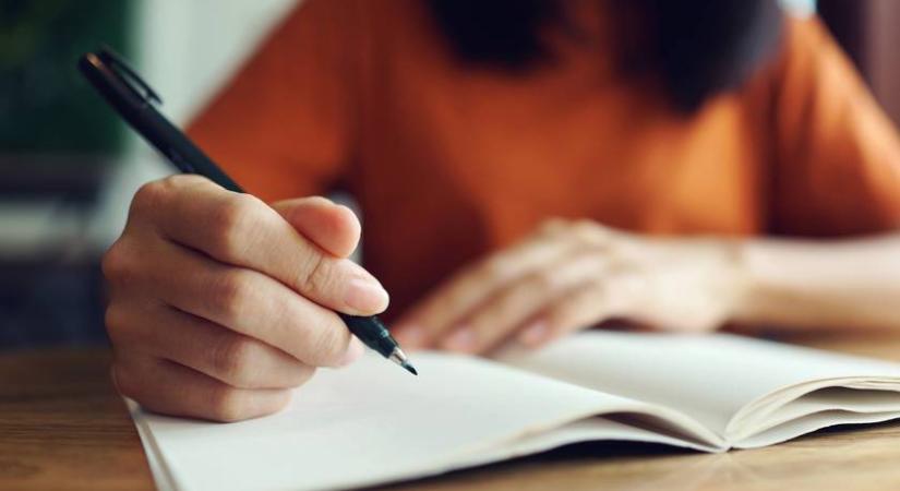 Csukja vagy csuklya? 6 trükkös magyar szó, aminek a helyesírását már általánosban tudni kellett