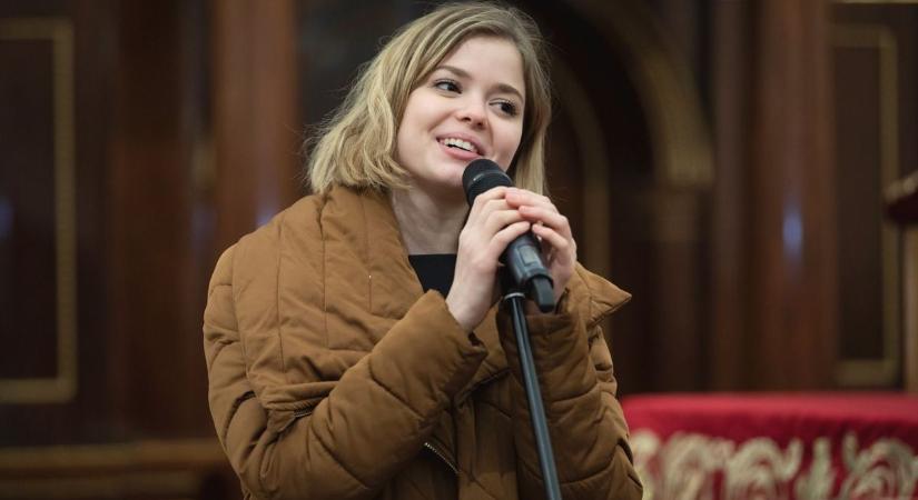 Elhagyta az országot a hajdú-bihari énekesnő, mutatjuk, hova költözött!