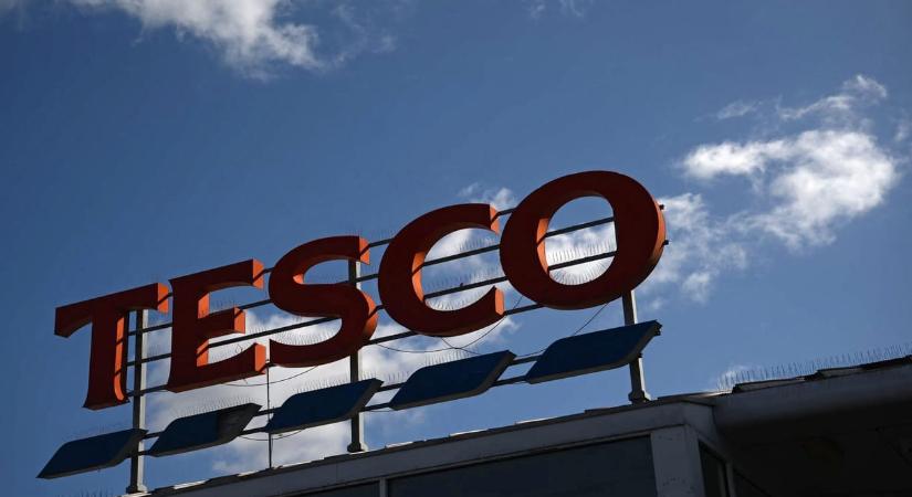 600 fővel csökkent a Tescónál dolgozók száma két hónap alatt