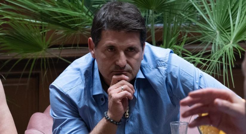 Hajdú Péter a sorkatonaságról: A fiataljaink építsék a jövőjüket, legyenek szerelmesek, és ne hadonásszanak fegyverrel!