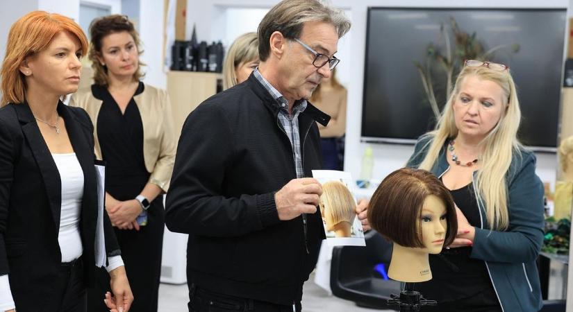 Hajas László Szekszárdon! A mesterfodrász személyesen felügyelte a vizsgát (galériavideó)