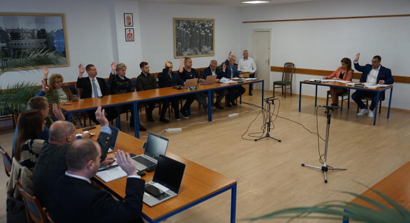 Költségvetést érintő döntések a rendkívüli testületi ülésen