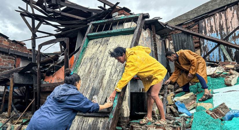 Áradásokat, áramszünetet és egy kettészakadt várost hagyott maga után a Melissa hurrikán